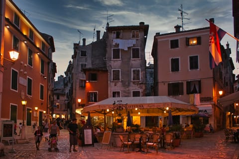 Rovinj bei Nacht